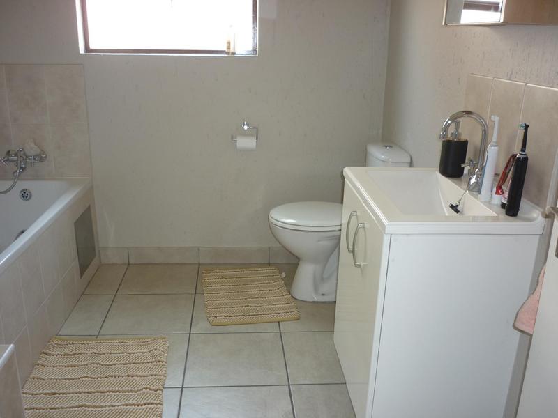 To Let 2 Bedroom Property for Rent in Douglasdale Gauteng