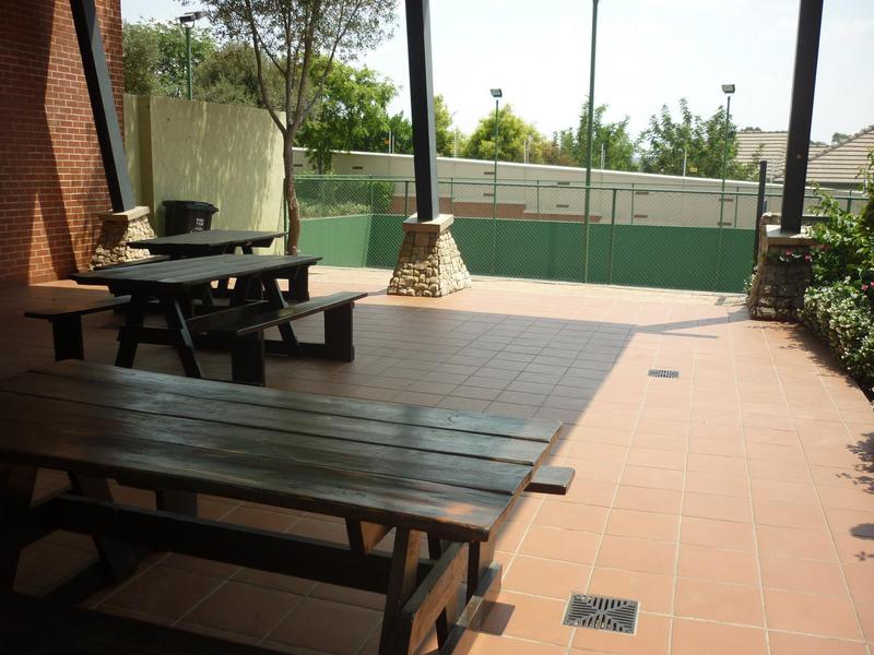 To Let 2 Bedroom Property for Rent in Douglasdale Gauteng