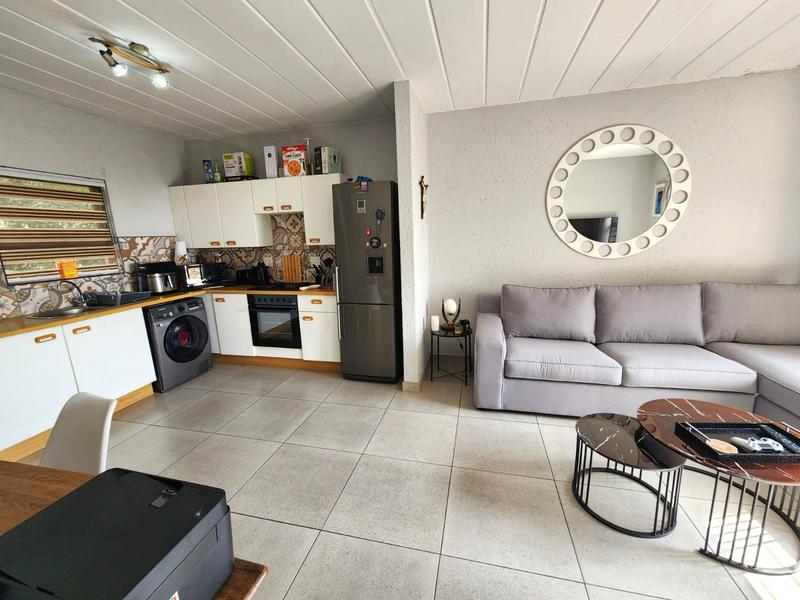 1 Bedroom Property for Sale in Constantia Kloof Gauteng