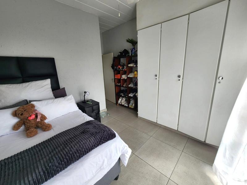 1 Bedroom Property for Sale in Constantia Kloof Gauteng
