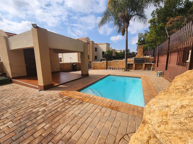 1 Bedroom Property for Sale in Constantia Kloof Gauteng