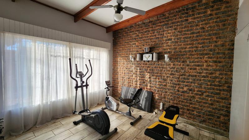 4 Bedroom Property for Sale in Karenpark Gauteng