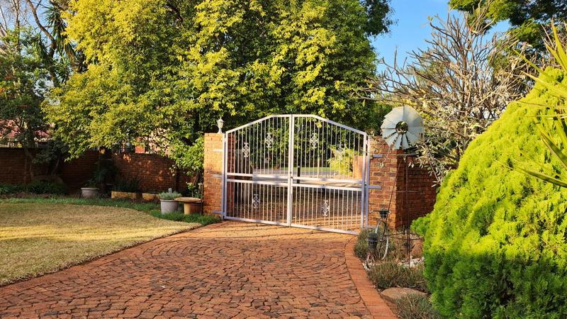 4 Bedroom Property for Sale in Karenpark Gauteng