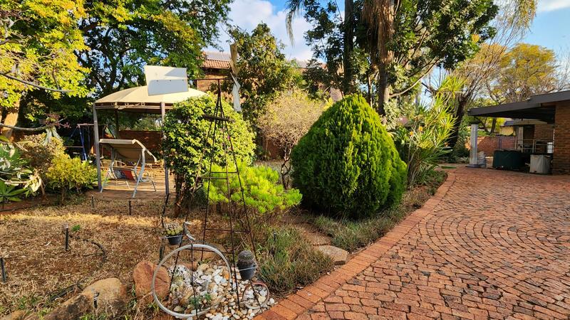 4 Bedroom Property for Sale in Karenpark Gauteng