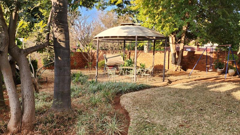 4 Bedroom Property for Sale in Karenpark Gauteng