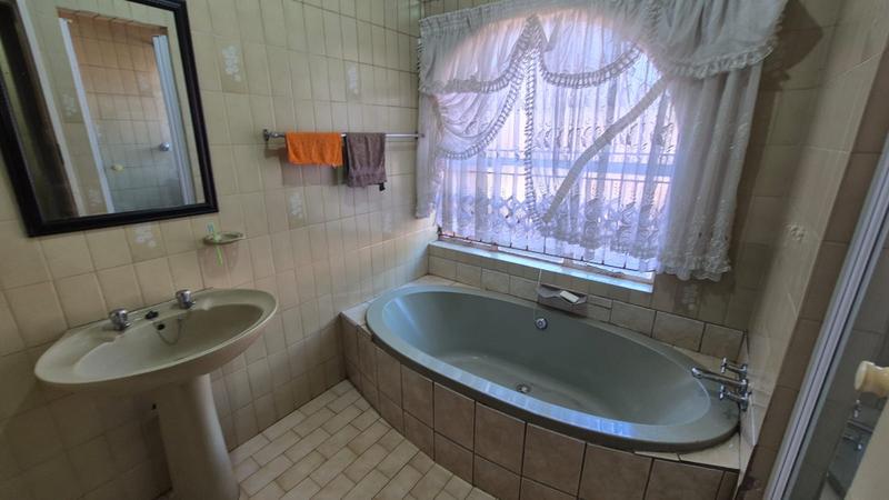 4 Bedroom Property for Sale in The Orchards Gauteng
