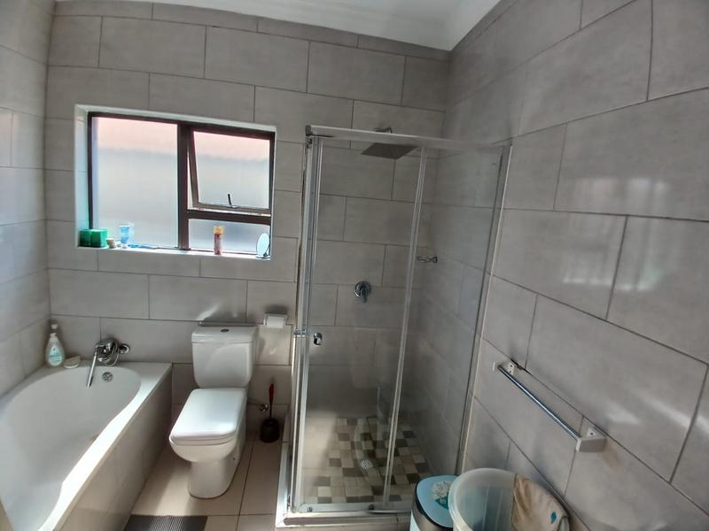 3 Bedroom Property for Sale in The Orchards Gauteng