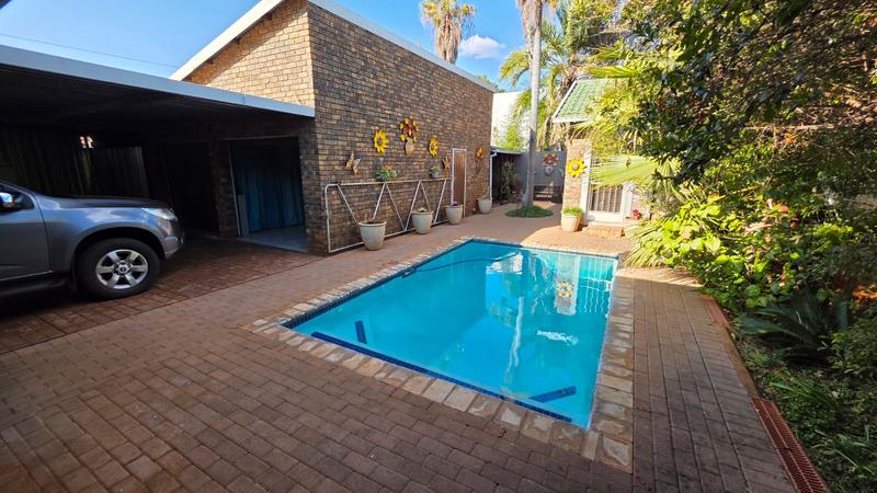 5 Bedroom Property for Sale in Doornpoort Gauteng