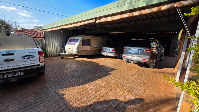5 Bedroom Property for Sale in Doornpoort Gauteng