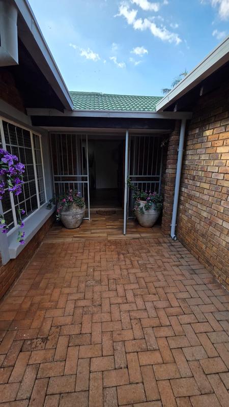 5 Bedroom Property for Sale in Doornpoort Gauteng