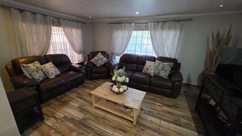 5 Bedroom Property for Sale in Doornpoort Gauteng