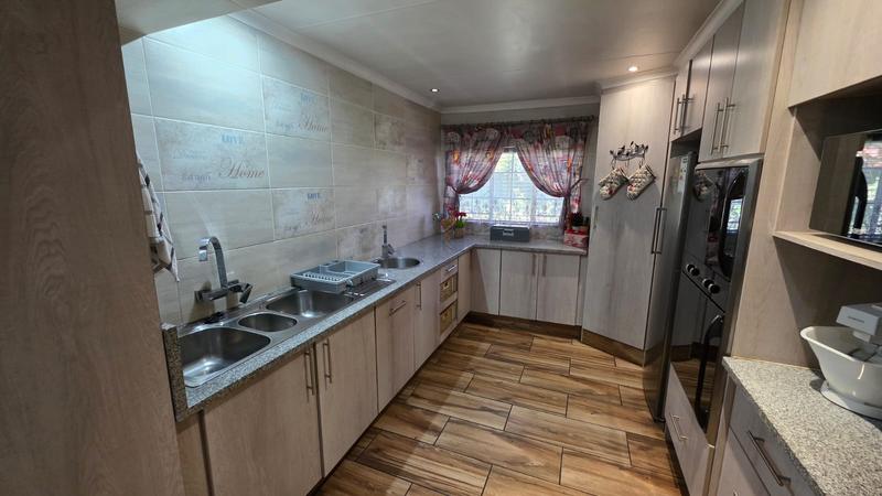 5 Bedroom Property for Sale in Doornpoort Gauteng