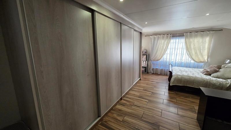 5 Bedroom Property for Sale in Doornpoort Gauteng