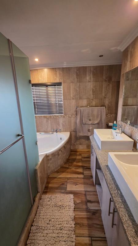 5 Bedroom Property for Sale in Doornpoort Gauteng