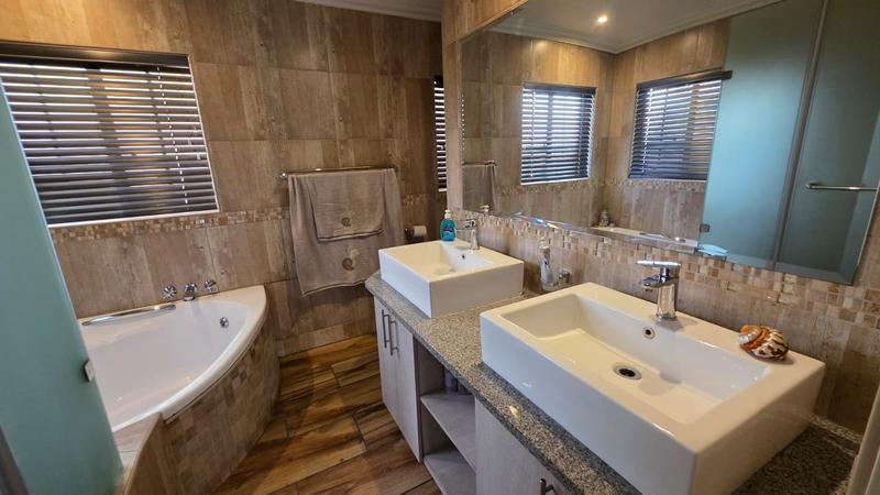 5 Bedroom Property for Sale in Doornpoort Gauteng