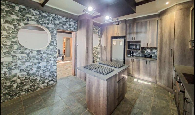 6 Bedroom Property for Sale in Rothdene Gauteng