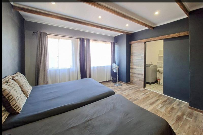 6 Bedroom Property for Sale in Rothdene Gauteng