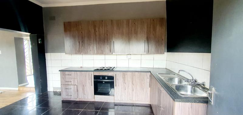 6 Bedroom Property for Sale in Rothdene Gauteng