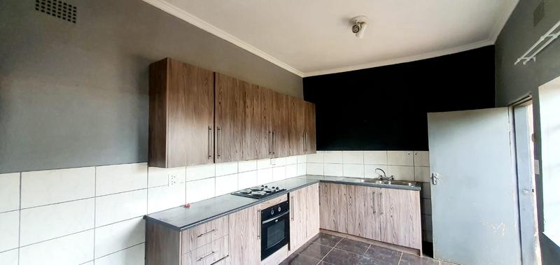 6 Bedroom Property for Sale in Rothdene Gauteng