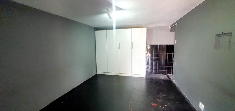6 Bedroom Property for Sale in Rothdene Gauteng
