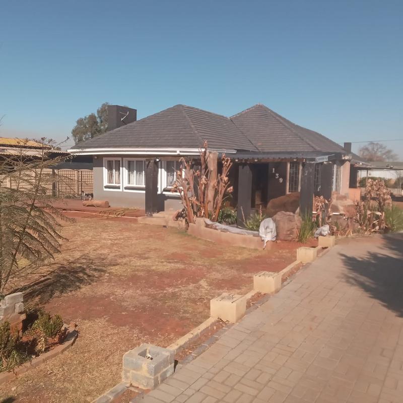 6 Bedroom Property for Sale in Rothdene Gauteng
