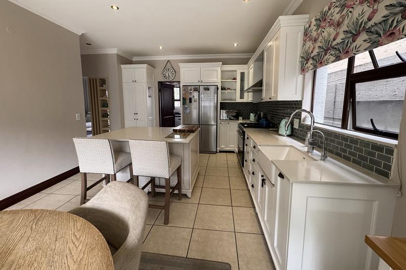 To Let 4 Bedroom Property for Rent in River Club Gauteng