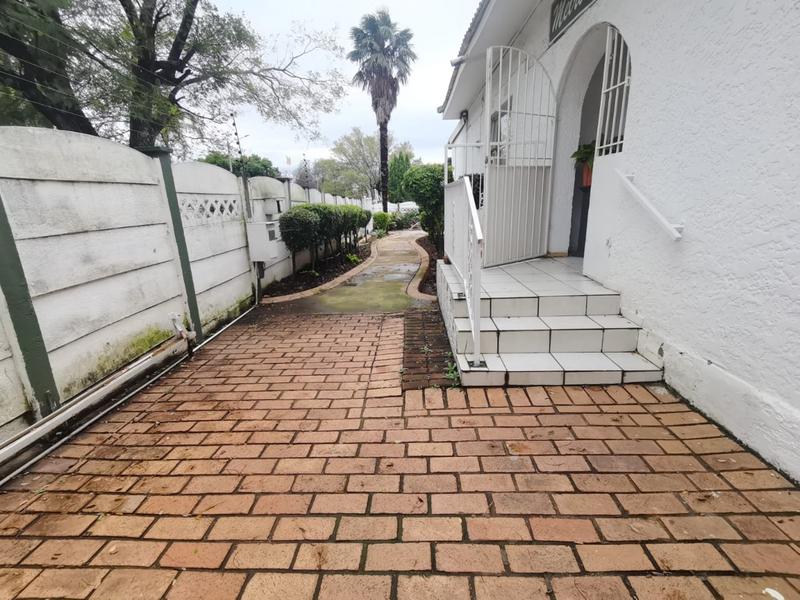 To Let 1 Bedroom Property for Rent in Edenvale Gauteng
