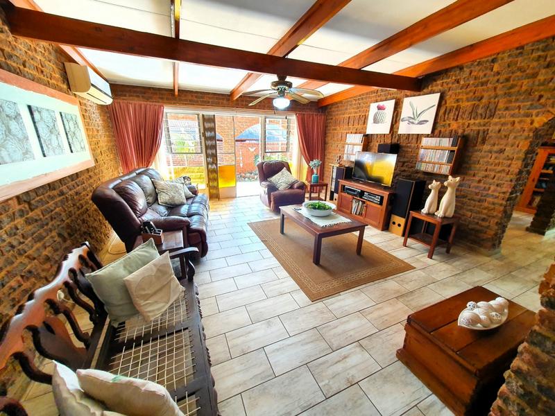 5 Bedroom Property for Sale in Karenpark Gauteng