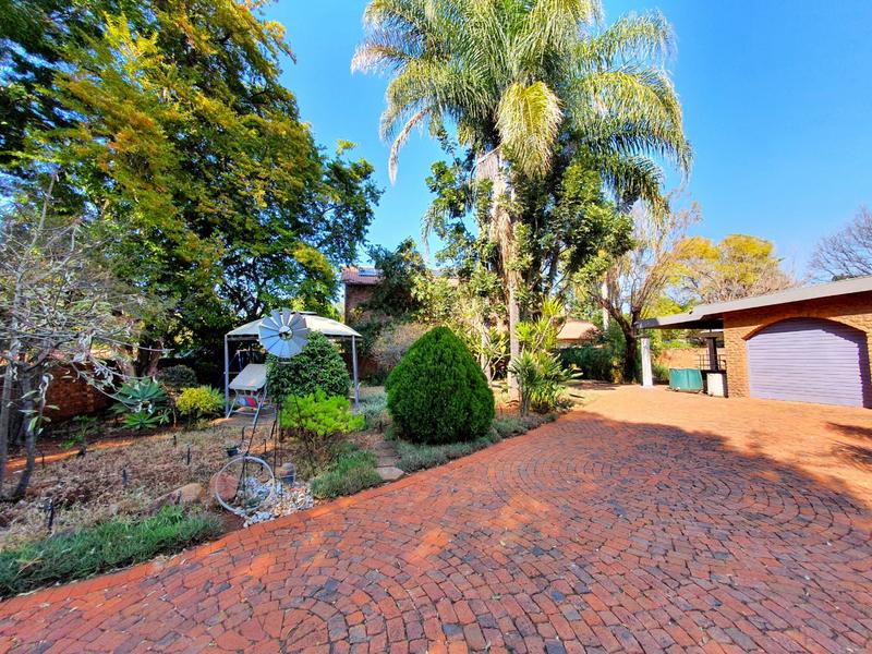 5 Bedroom Property for Sale in Karenpark Gauteng