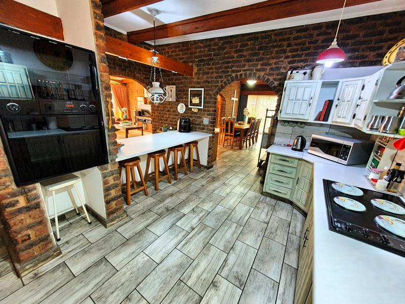 5 Bedroom Property for Sale in Karenpark Gauteng