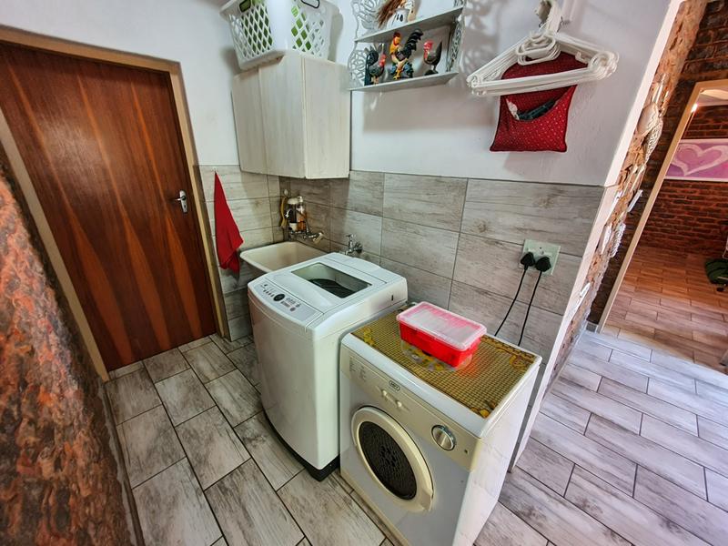 5 Bedroom Property for Sale in Karenpark Gauteng