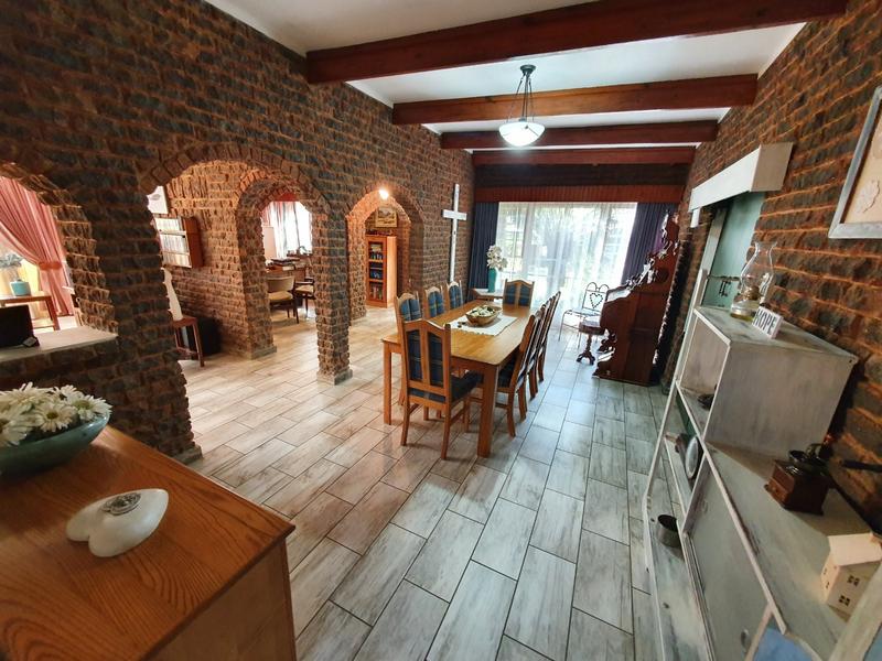 5 Bedroom Property for Sale in Karenpark Gauteng