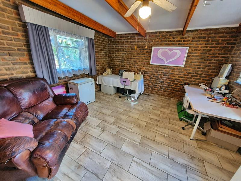 5 Bedroom Property for Sale in Karenpark Gauteng