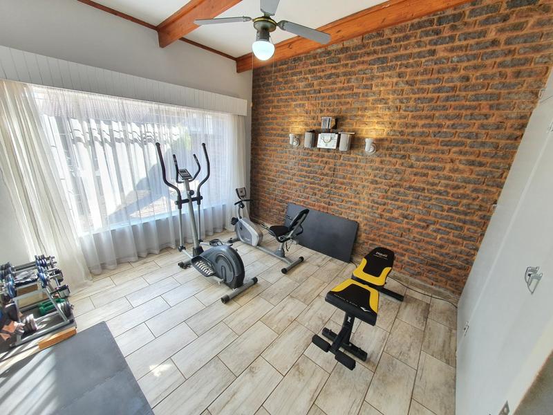 5 Bedroom Property for Sale in Karenpark Gauteng