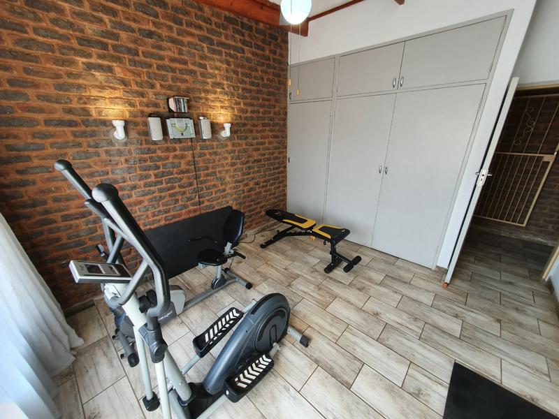 5 Bedroom Property for Sale in Karenpark Gauteng