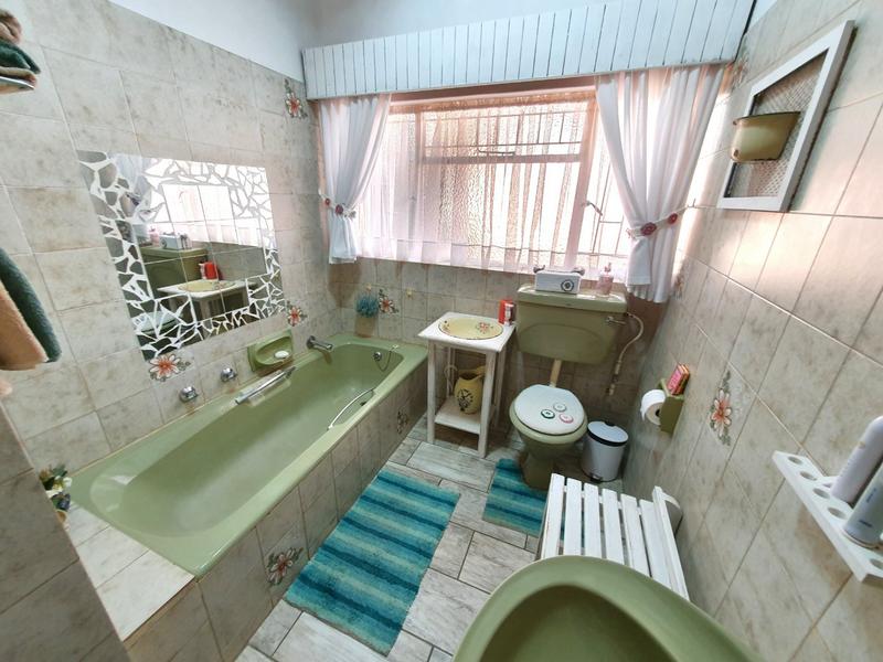 5 Bedroom Property for Sale in Karenpark Gauteng