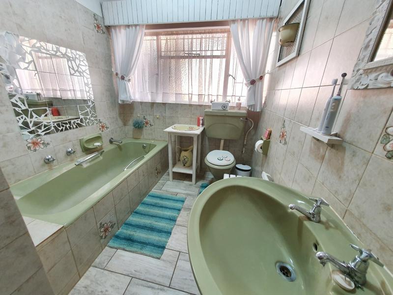 5 Bedroom Property for Sale in Karenpark Gauteng