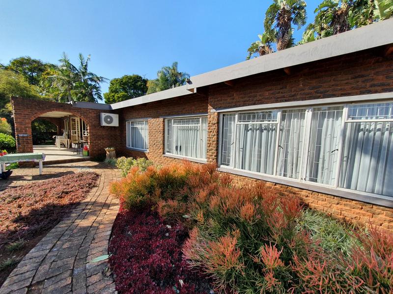 5 Bedroom Property for Sale in Karenpark Gauteng