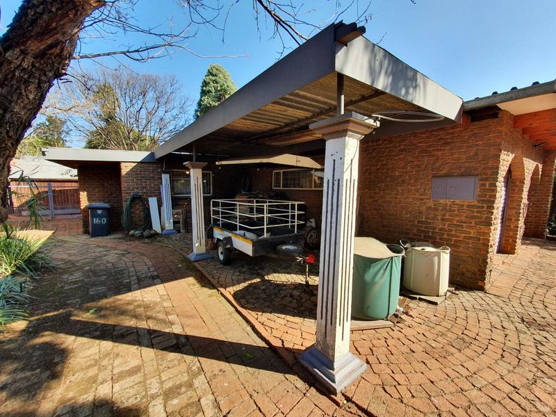 5 Bedroom Property for Sale in Karenpark Gauteng
