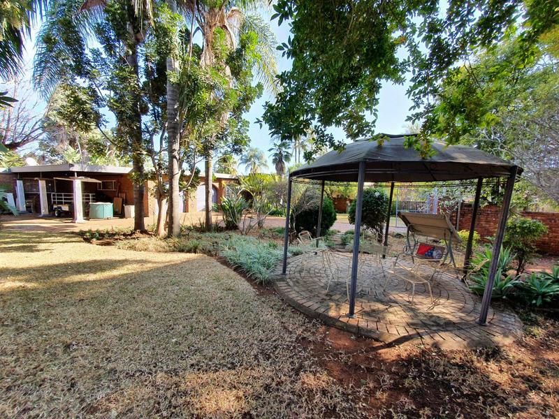 5 Bedroom Property for Sale in Karenpark Gauteng