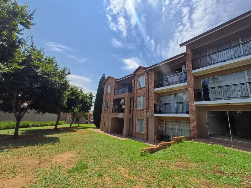 2 Bedroom Property for Sale in Heuweloord Gauteng