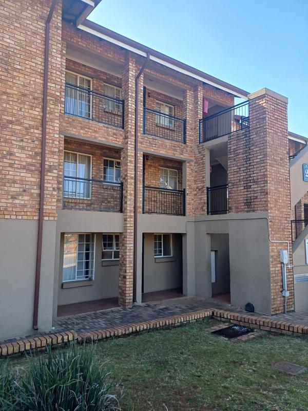 2 Bedroom Property for Sale in Heuweloord Gauteng