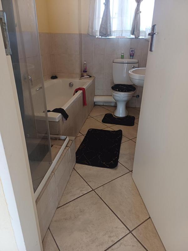 2 Bedroom Property for Sale in Heuweloord Gauteng