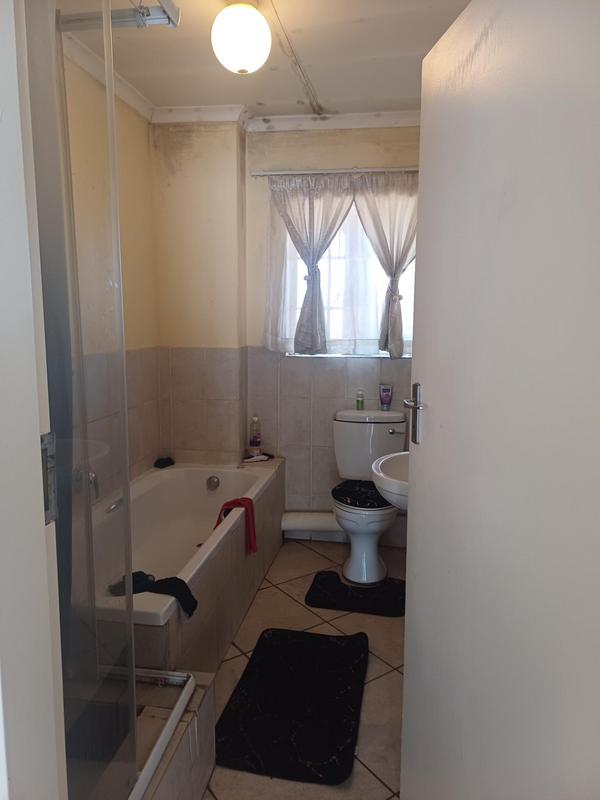 2 Bedroom Property for Sale in Heuweloord Gauteng