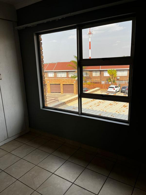 2 Bedroom Property for Sale in Birchleigh Gauteng