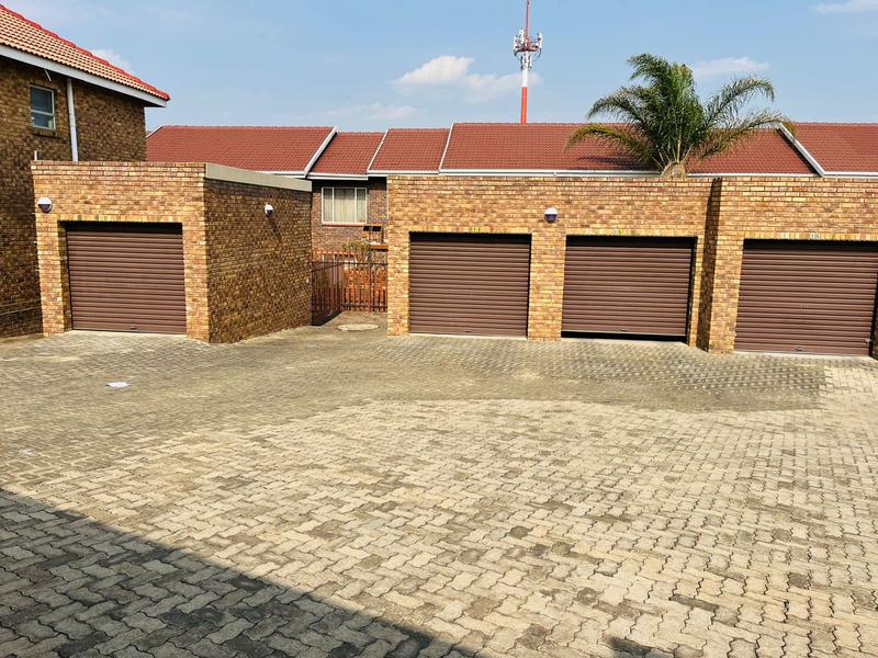 2 Bedroom Property for Sale in Birchleigh Gauteng