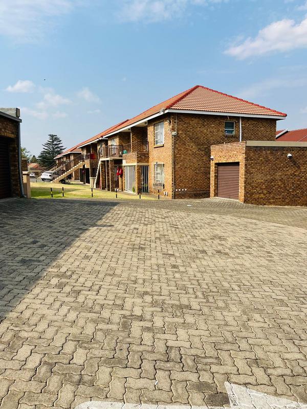 2 Bedroom Property for Sale in Birchleigh Gauteng