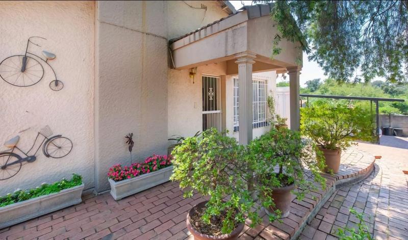 3 Bedroom Property for Sale in Lombardy East Gauteng