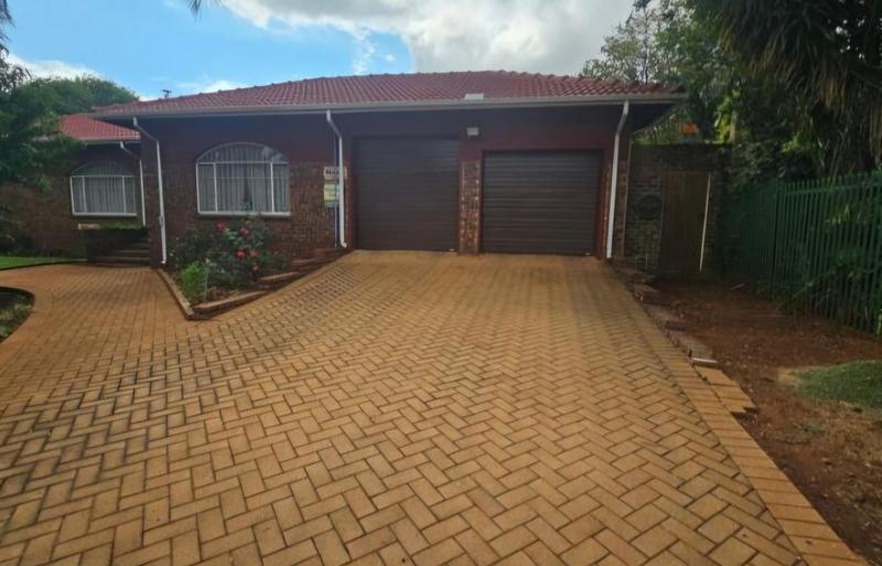 4 Bedroom Property for Sale in Eldoraigne Gauteng