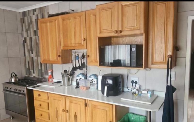 4 Bedroom Property for Sale in Eldoraigne Gauteng